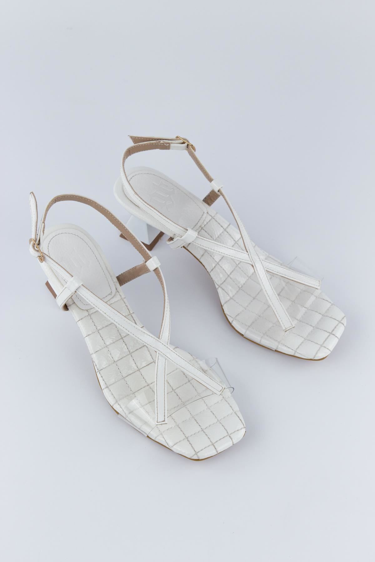 Babee Şeffaf Bantlı Yumuşak Taban Kadın Topuklu Ayakkabı Beyaz Kırışık