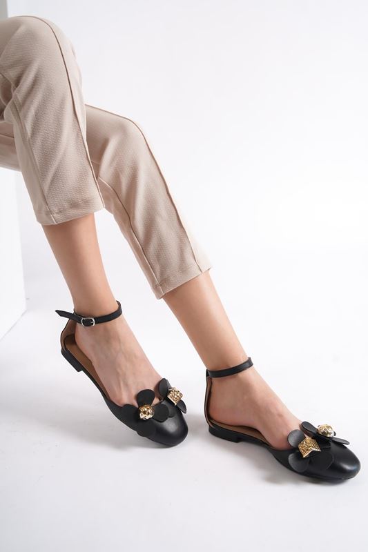 Micha Kadın Bant Detaylı Babet Ayakkabı Siyah Çiçekli