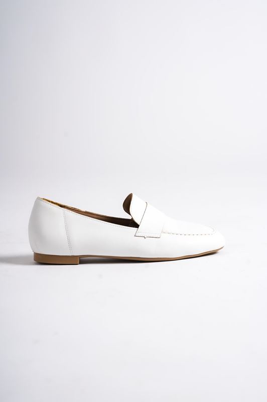 Helsy Kadın Toka Detaylı Babet Ayakkabı Beyaz Cilt-Sade