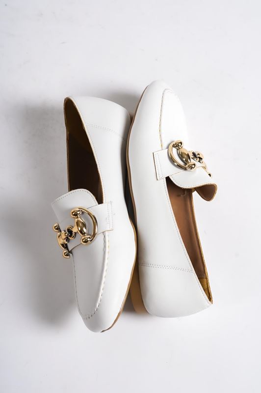 Helsy Kadın Toka Detaylı Babet Ayakkabı Beyaz Cilt-Tokalı