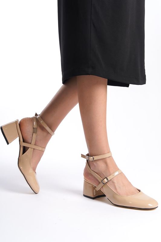 Arkası Bantlı Bilekten Bağlamalı Kadın Topuklu Ayakkabı Nude Cilt