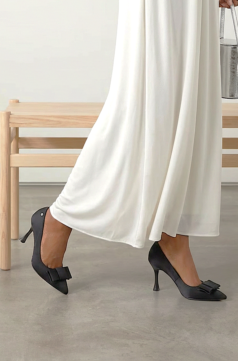 Polina Esnek Yumuşak Kaymaz Taban (8 cm) Siyah Süet Köşe Fiyonk Kadın Topuklu Ayakkabı