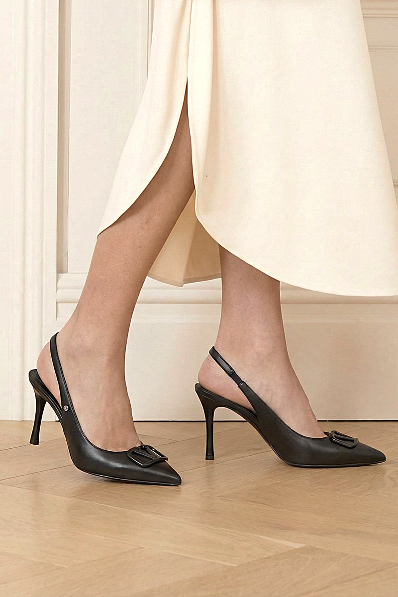 Rosalinda Esnek Yumuşak Kaymaz Taban (8 cm) Siyah Cilt  Açık Lastikli V toka Kadın Topuklu Ayakkabı