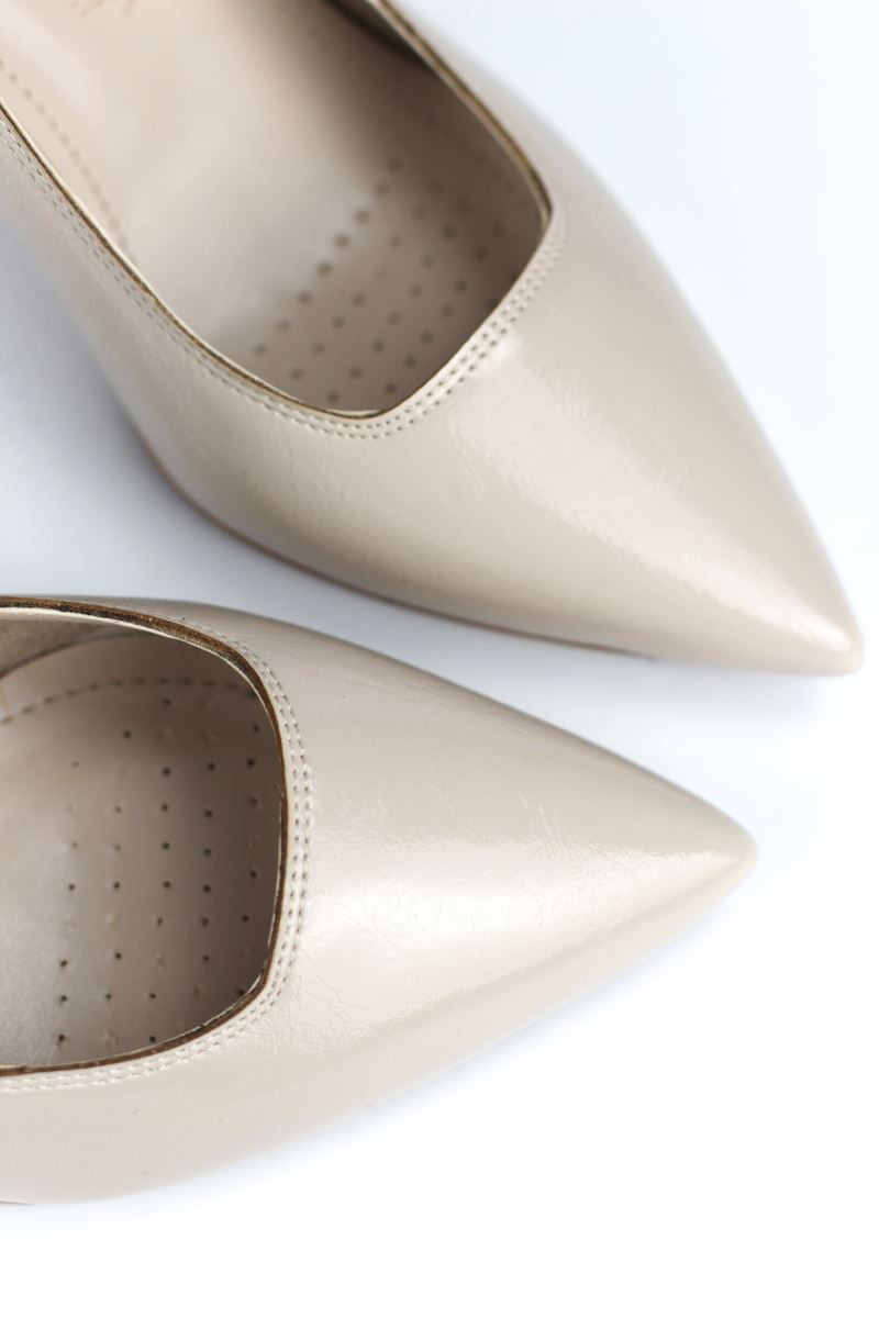 Jimena Esnek Yumuşak Kaymaz Taban (8 cm) Bej Rugan Kadın Topuklu Ayakkabı