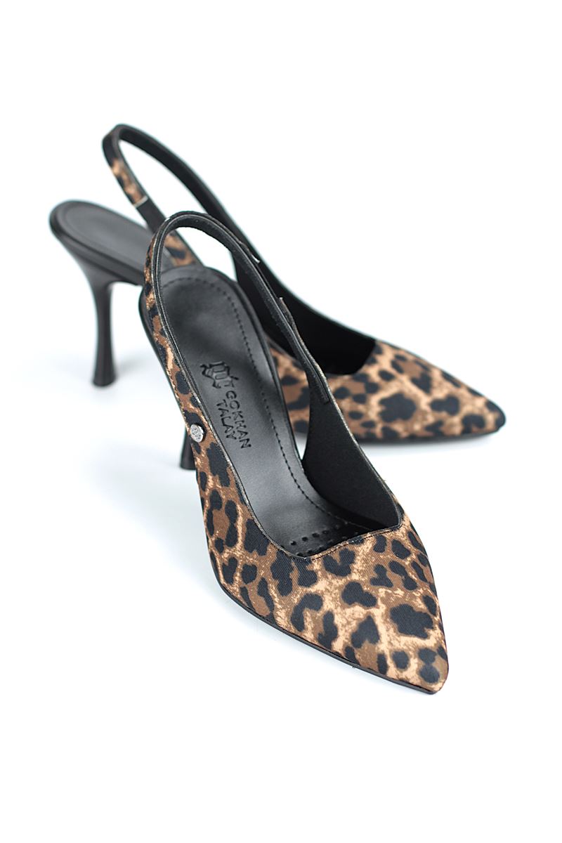 Lavender Esnek Yumuşak Kaymaz Taban (8 cm) Leopar Açık Lastikli Kadın Topuklu Ayakkabı