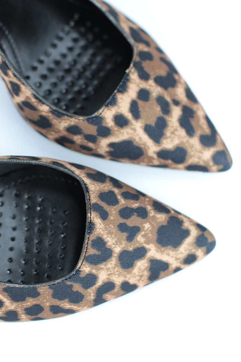 Lavender Esnek Yumuşak Kaymaz Taban (8 cm) Leopar Açık Lastikli Kadın Topuklu Ayakkabı