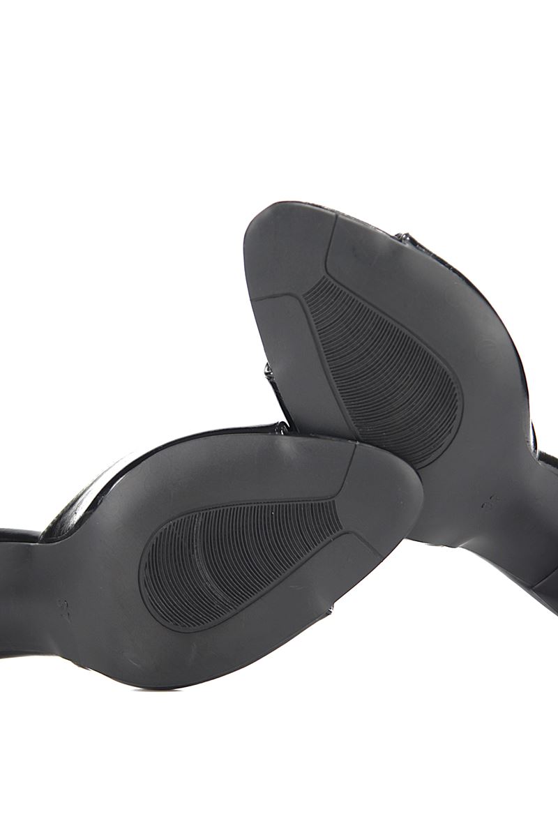 Butterfly Esnek Yumuşak Kaymaz Taban (8 cm) Siyah Rugan Metal Kelebek Detaylı Kadın Topuklu Terlik