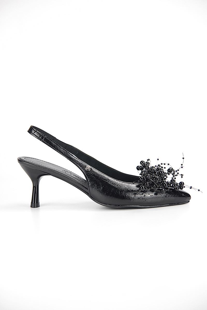 Noir Esnek Yumuşak Kaymaz Taban (4 cm) Siyah Rugan Boncuk Detaylı Açık Lastikli Kadın Topuklu Ayakkabı