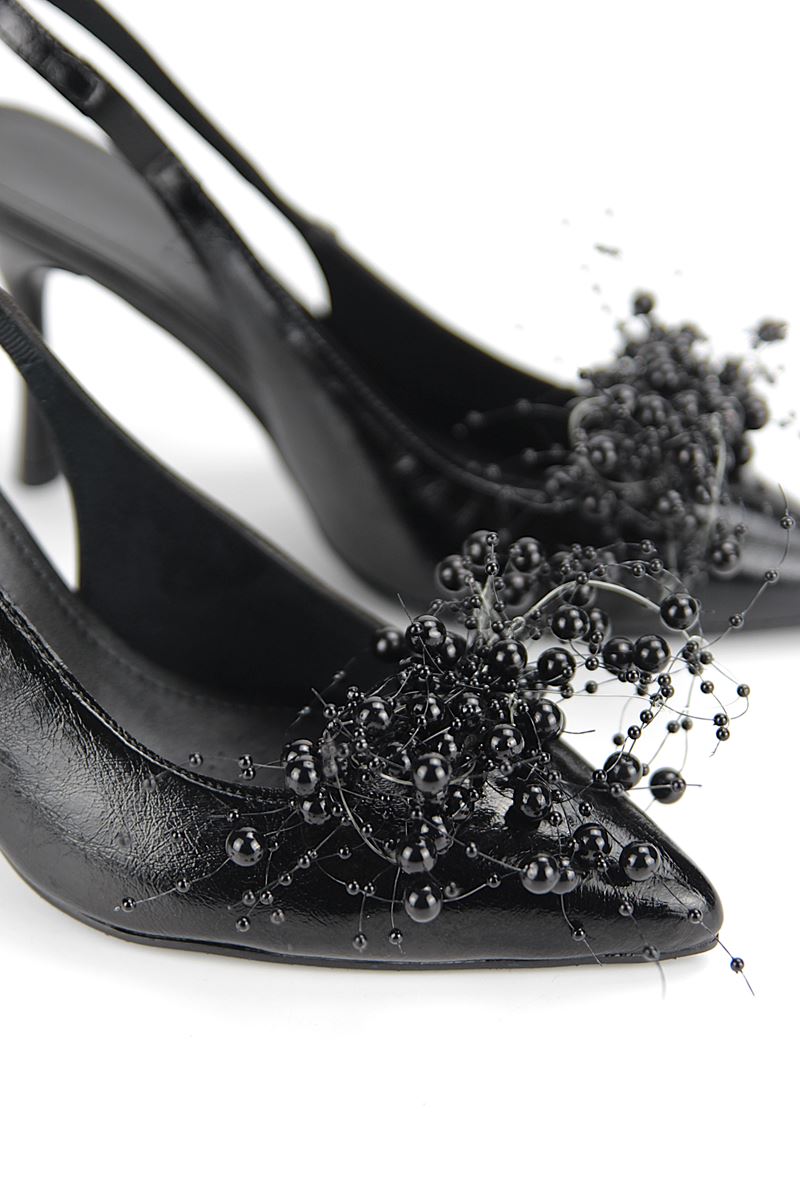 Black Beads Esnek Yumuşak Kaymaz Taban (8 cm) Siyah Rugan Boncuk Detaylı Açık Lastikli Kadın Topuklu Ayakkabı