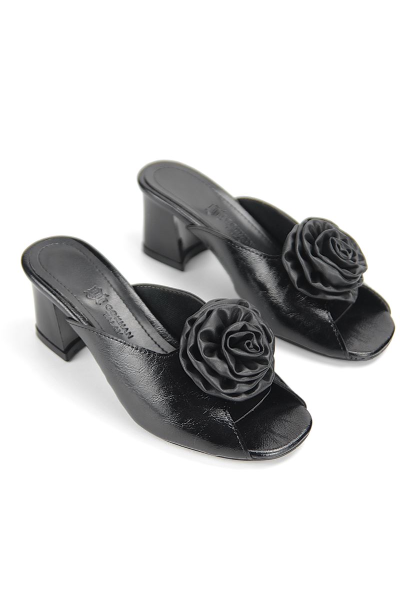 Rosette Esnek Yumuşak Kaymaz Taban (4 cm) Siyah Rugan El Yapımı Gül Detaylı Açık Lastikli Kadın Kalın Topuklu Ayakkabı