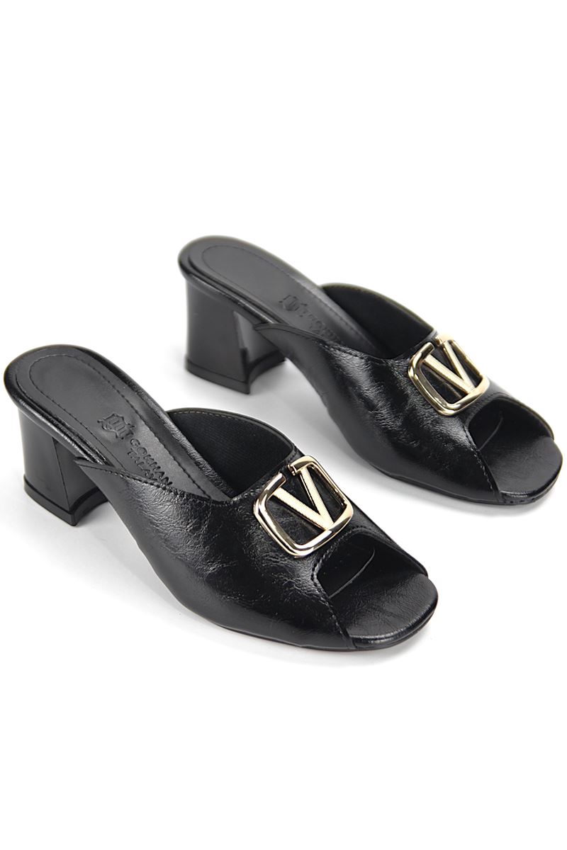 Vespera Esnek Yumuşak Kaymaz Taban (4 cm) Siyah Rugan V Toka Açık Lastikli Kadın Kalın Topuklu Ayakkabı