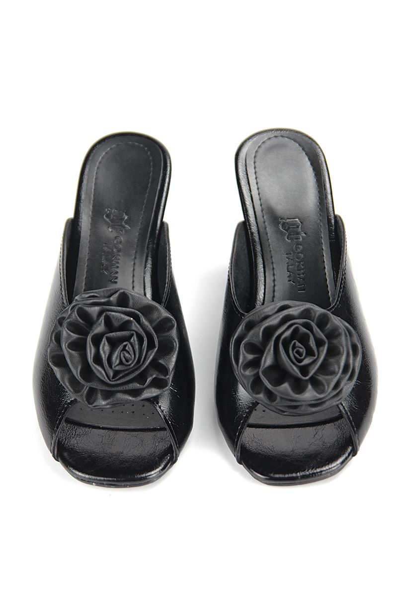 Varda Esnek Yumuşak Kaymaz Taban (8 cm) Siyah Rugan El Yapımı Gül Detaylı Açık Lastikli Kadın Kalın Topuklu Ayakkabı