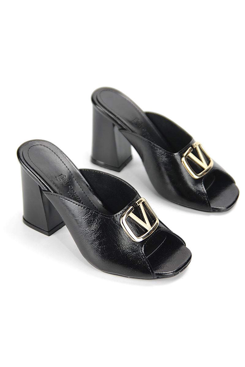 Soraya Esnek Yumuşak Kaymaz Taban (8 cm) Siyah Rugan V Toka Kadın Kalın Topuklu Terlik