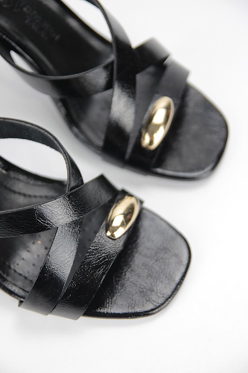 Cressida Esnek Yumuşak Kaymaz Taban (8 cm) Siyah Rugan  Çapraz Bantlı Tokalı Kadın Topuklu Terlik