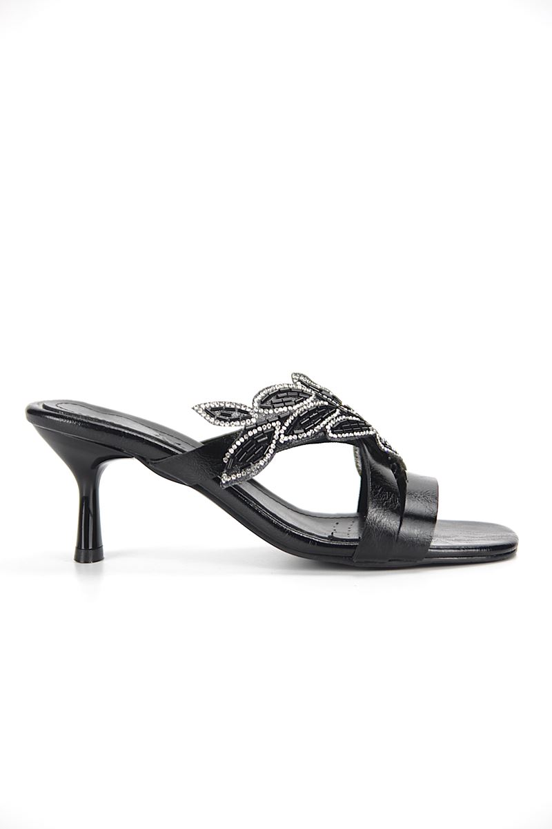 Daphne Esnek Yumuşak Kaymaz Taban (4 cm) Siyah Rugan Taşlı Yaprak Detaylı Kadın Kalın Topuklu Terlik