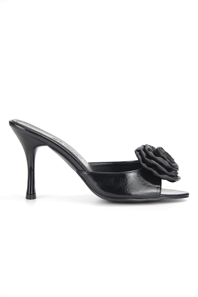 Rosalie Esnek Yumuşak Kaymaz Taban (8 cm) Siyah Rugan El Yapımı Gül Detaylı Kadın Kalın Topuklu Terlik