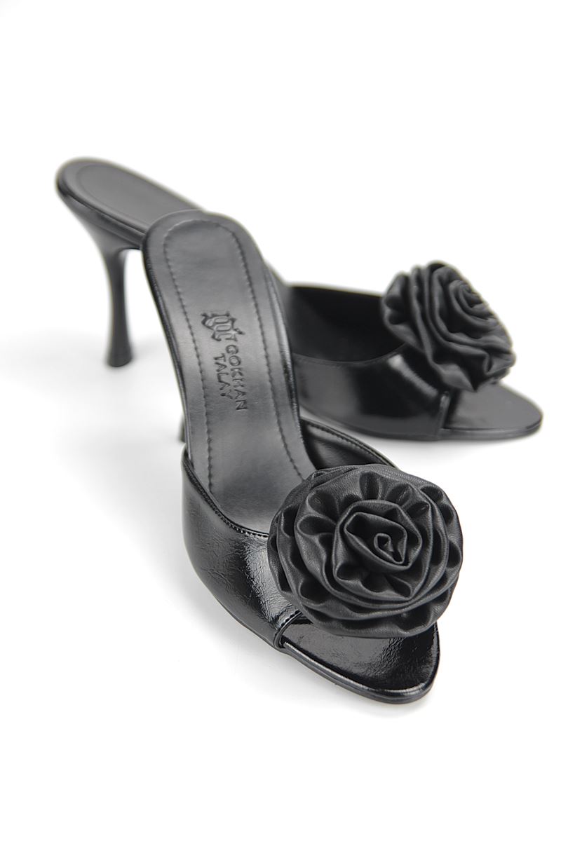 Rosalie Esnek Yumuşak Kaymaz Taban (8 cm) Siyah Rugan El Yapımı Gül Detaylı Kadın Kalın Topuklu Terlik