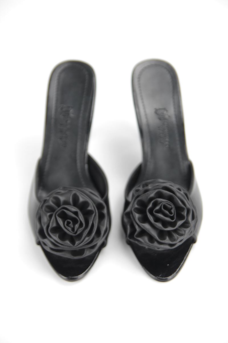 Rosalie Esnek Yumuşak Kaymaz Taban (8 cm) Siyah Rugan El Yapımı Gül Detaylı Kadın Kalın Topuklu Terlik