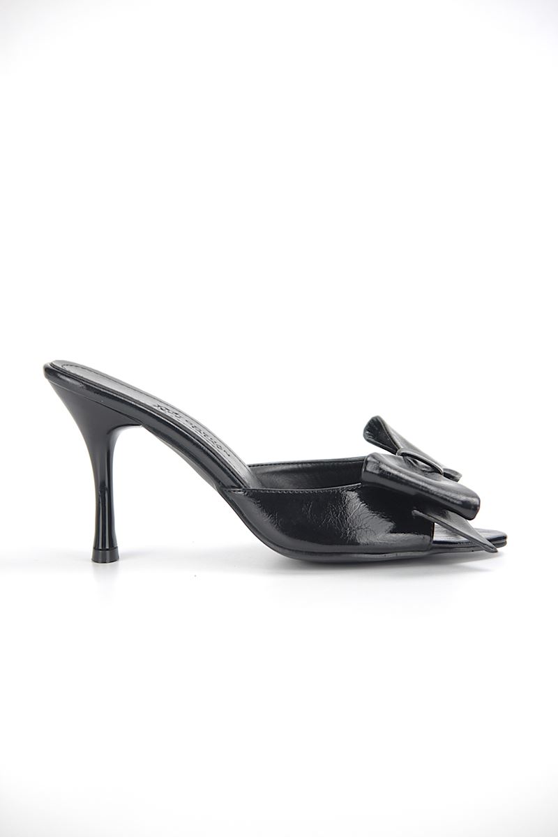 Ribbon Esnek Yumuşak Kaymaz Taban (8 cm) Siyah Rugan Fiyokn Detaylı Kadın Kalın Topuklu Terlik