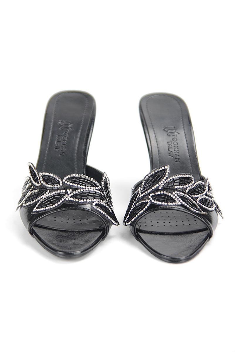 Melantha Esnek Yumuşak Kaymaz Taban (8 cm) Siyah Rugan Taşlı Yaprak Detaylı Kadın Kalın Topuklu Terlik