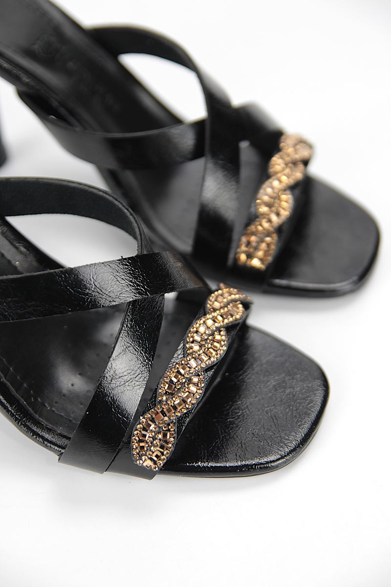 Sira Esnek Yumuşak Kaymaz Taban (8 cm) Siyah Rugan  Çapraz Burgu Koyu Altın Bantlı Kadın Topuklu Terlik