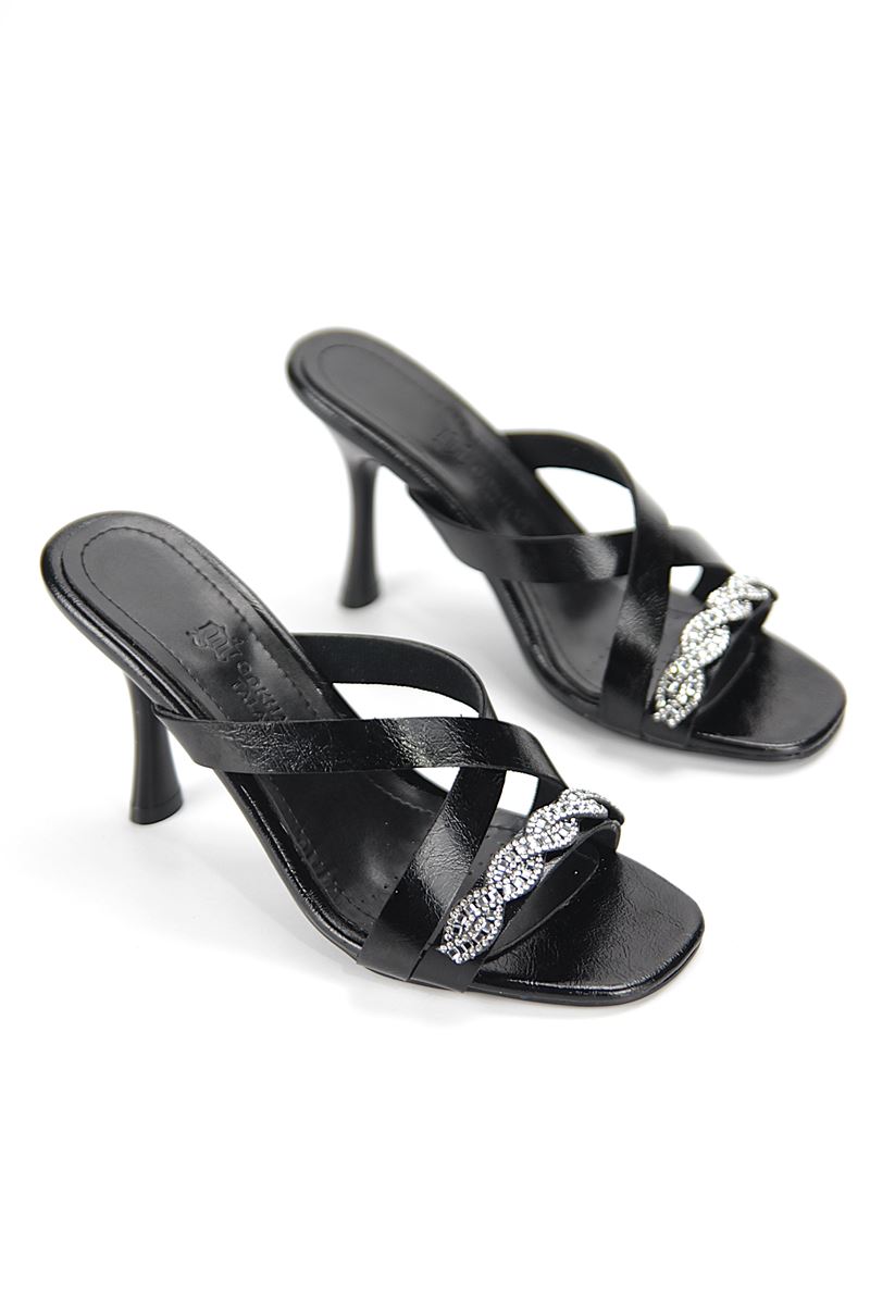 Sira Esnek Yumuşak Kaymaz Taban (8 cm) Siyah Rugan  Çapraz Burgu Gümüş Bantlı Kadın Topuklu Terlik