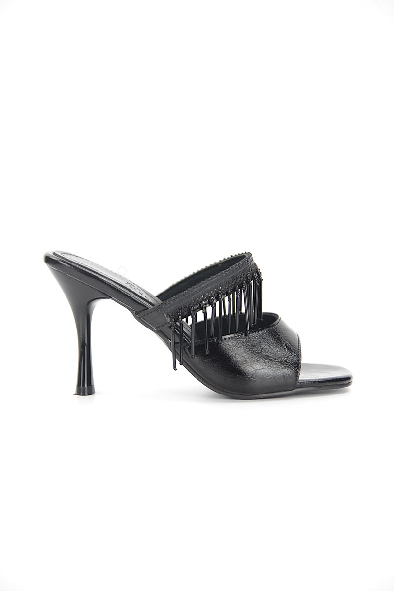 Frina Esnek Yumuşak Kaymaz Taban (8 cm) Siyah Rugan Boncuk Püsküllü Kadın Topuklu Terlik
