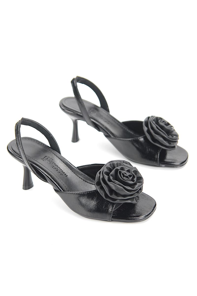 Norelle Esnek Yumuşak Kaymaz Taban (4 cm) Siyah Rugan El Yapımı Gül Detaylı Kadın Topuklu Ayakkabı