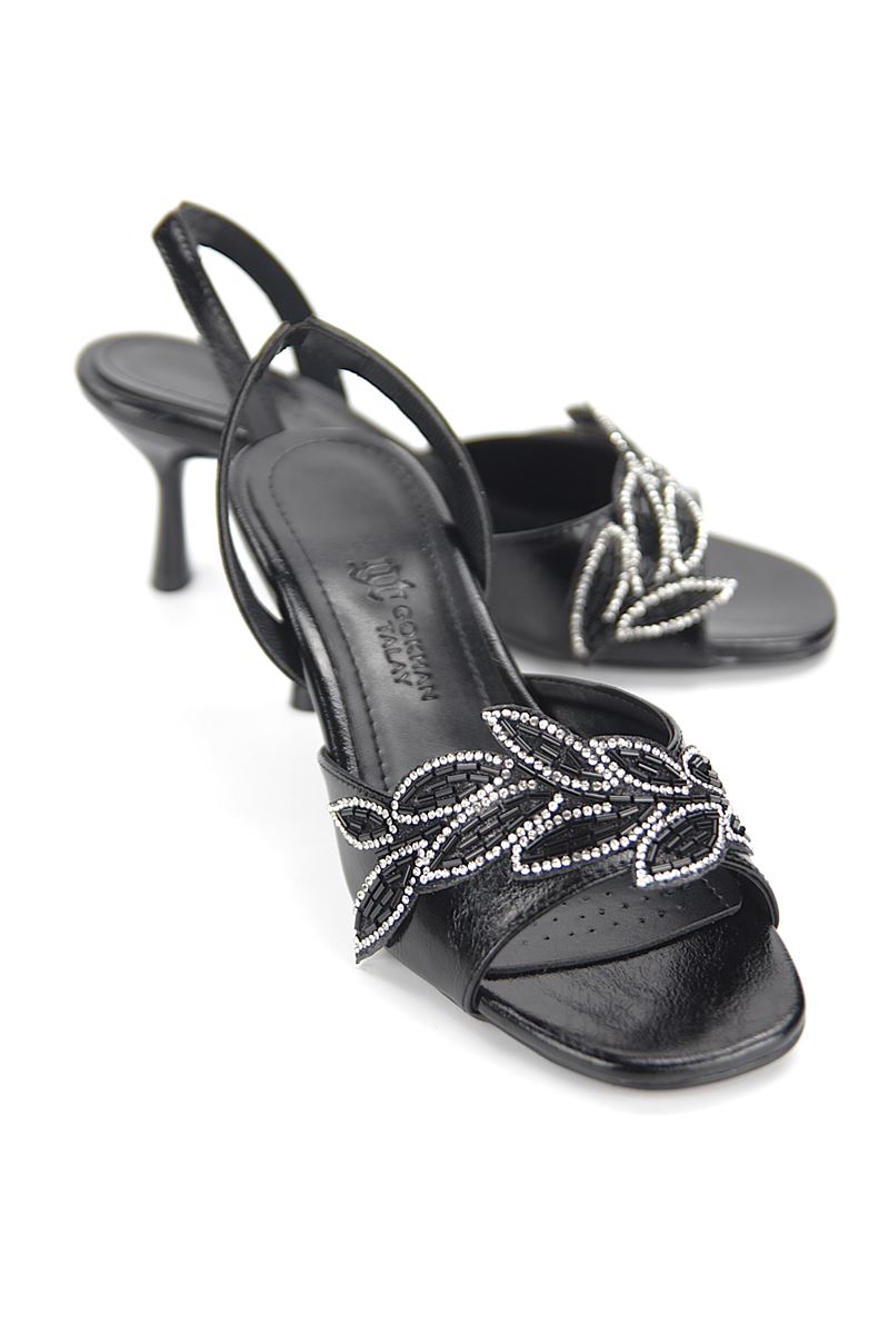 Arlen Esnek Yumuşak Kaymaz Taban (4 cm) Siyah Rugan Taşlı Yaprak Detaylı Kadın Topuklu Ayakkabı