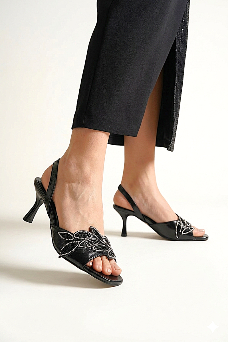 Arlen Esnek Yumuşak Kaymaz Taban (4 cm) Siyah Rugan Taşlı Yaprak Detaylı Kadın Topuklu Ayakkabı