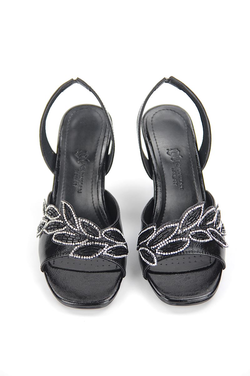 Norin Esnek Yumuşak Kaymaz Taban (8 cm) Siyah Rugan Taşlı Yaprak Detaylı Kadın Topuklu Ayakkabı