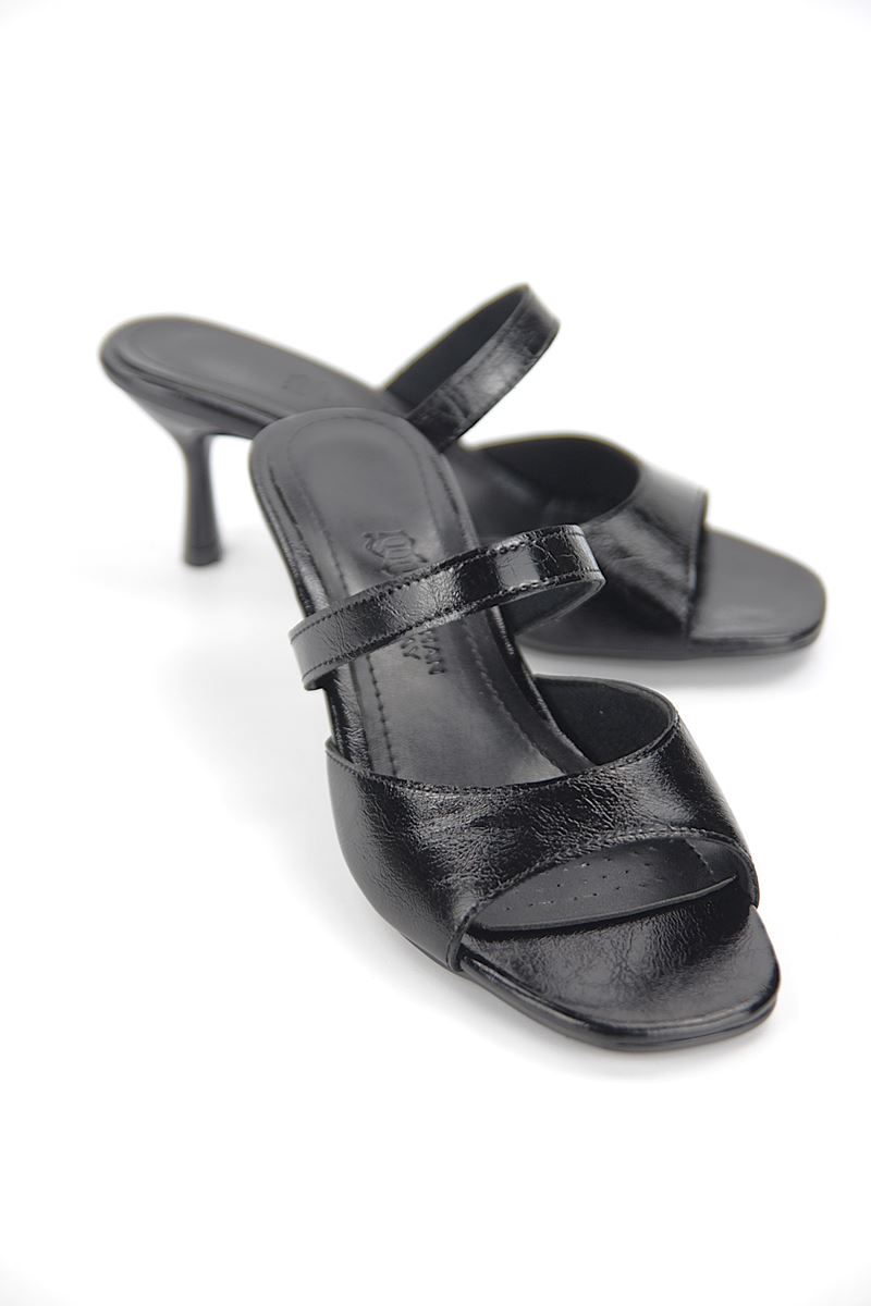 Avelin Esnek Yumuşak Kaymaz Taban (4 cm) Siyah Rugan Tek Bant Topuklu Terlik