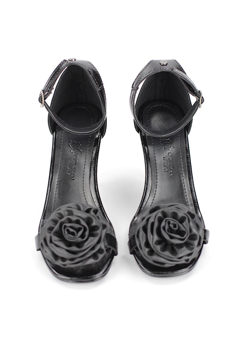 Veyra Esnek Yumuşak Kaymaz Taban (8 cm) Siyah Rugan El Yapımı Gül Detaylı Kadın Topuklu Ayakkabı