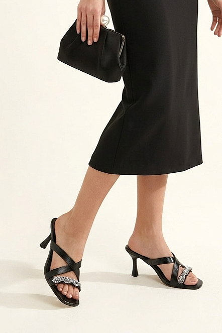 Lorena Esnek Yumuşak Kaymaz Taban (4 cm) Siyah Rugan  Çapraz Burgu Gümüş Bantlı Kadın Topuklu Terlik