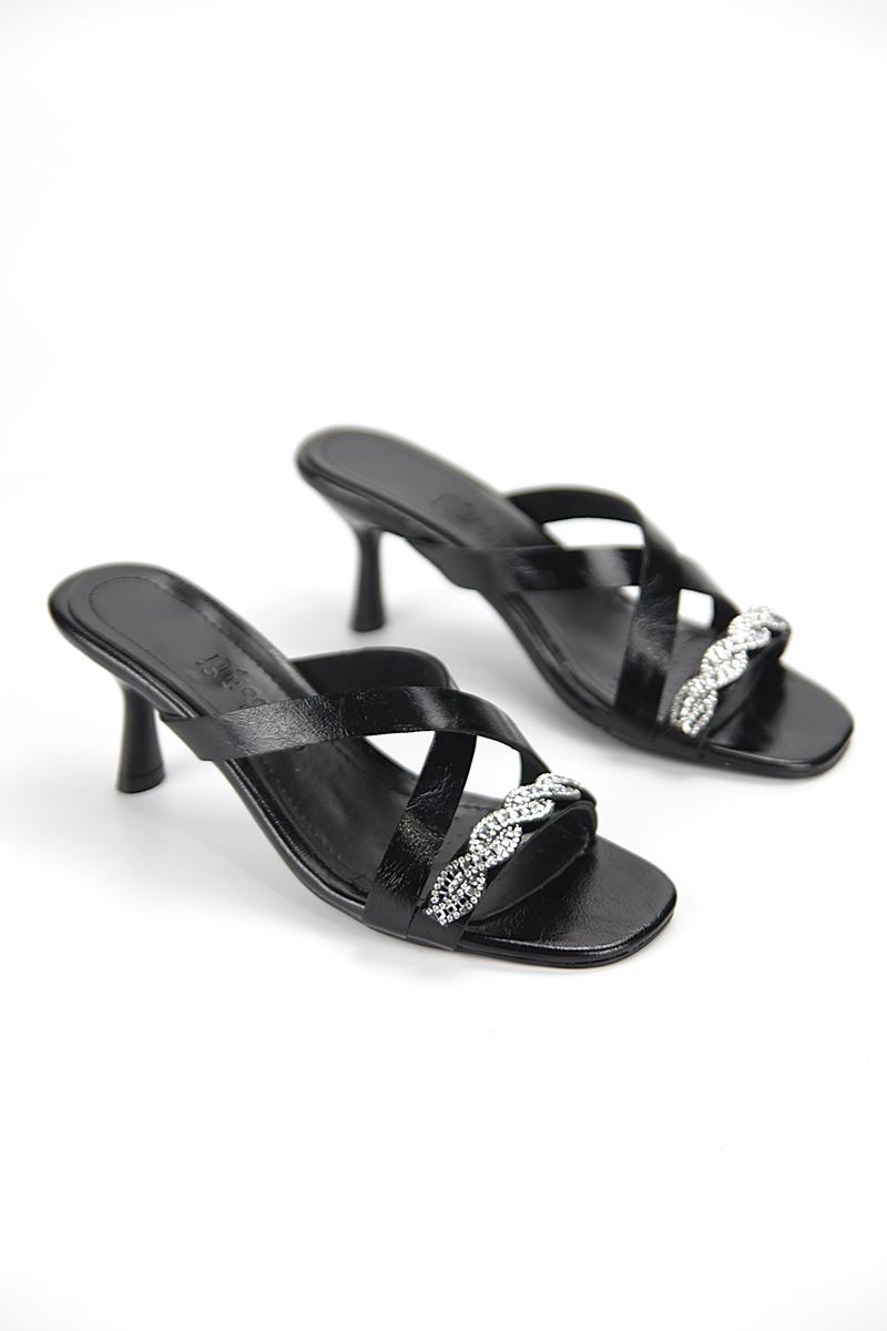 Lorena Esnek Yumuşak Kaymaz Taban (4 cm) Siyah Rugan  Çapraz Burgu Gümüş Bantlı Kadın Topuklu Terlik