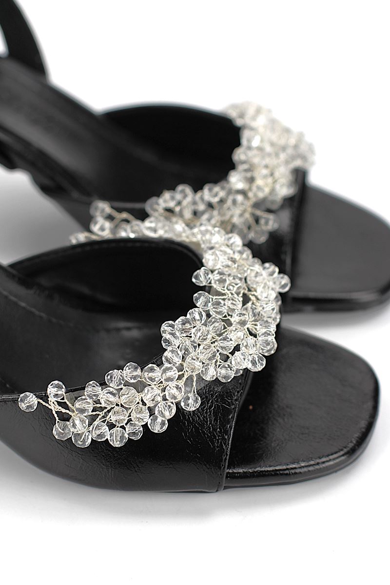 Lumira Esnek Yumuşak Kaymaz Taban (4 cm) Siyah Rugan El Yapımı Şeffaf Boncuk Detaylı Kadın Topuklu Ayakkabı