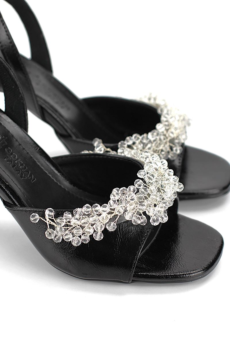 Vela Esnek Yumuşak Kaymaz Taban (8 cm) Siyah Rugan El Yapımı Şeffaf Boncuk Detaylı Kadın Topuklu Ayakkabı