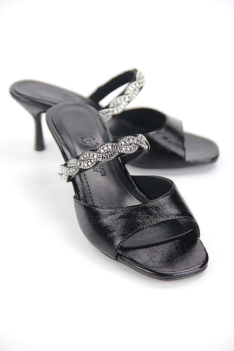 Lyra Esnek Yumuşak Kaymaz Taban (4 cm) Siyah Rugan  Tek Bant Burgu Gümüş Bantlı Kadın Topuklu Terlik