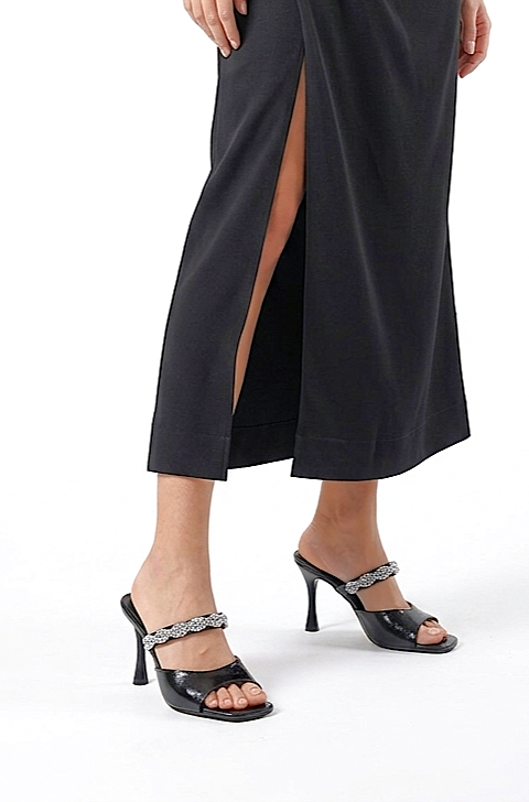 Luma Esnek Yumuşak Kaymaz Taban (8 cm) Siyah Rugan  Tek Bant Burgu Gümüş Bantlı Kadın Topuklu Terlik