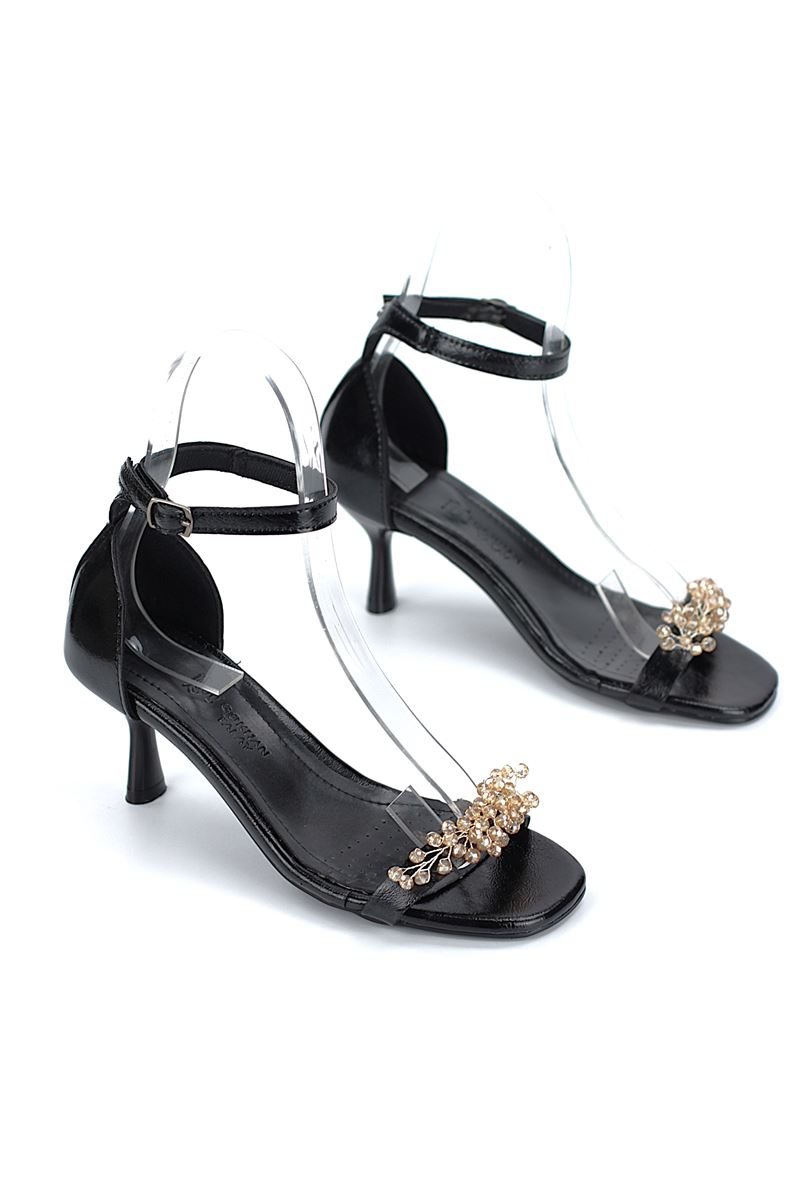 Pearl Esnek Yumuşak Kaymaz Taban (4 cm) Siyah Rugan El Yapımı Altın Boncuk Detaylı Kadın Topuklu Ayakkabı