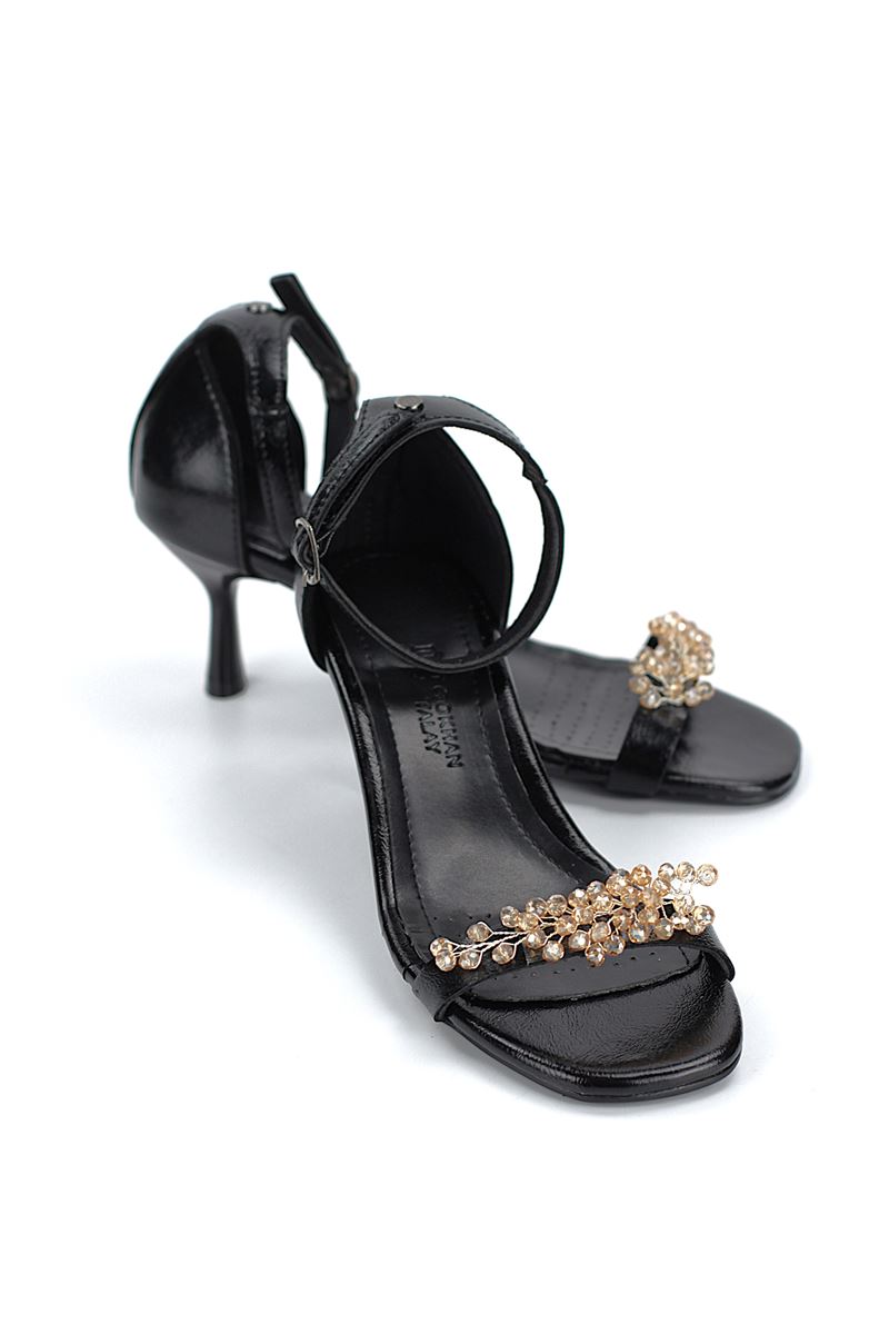 Pearl Esnek Yumuşak Kaymaz Taban (4 cm) Siyah Rugan El Yapımı Altın Boncuk Detaylı Kadın Topuklu Ayakkabı