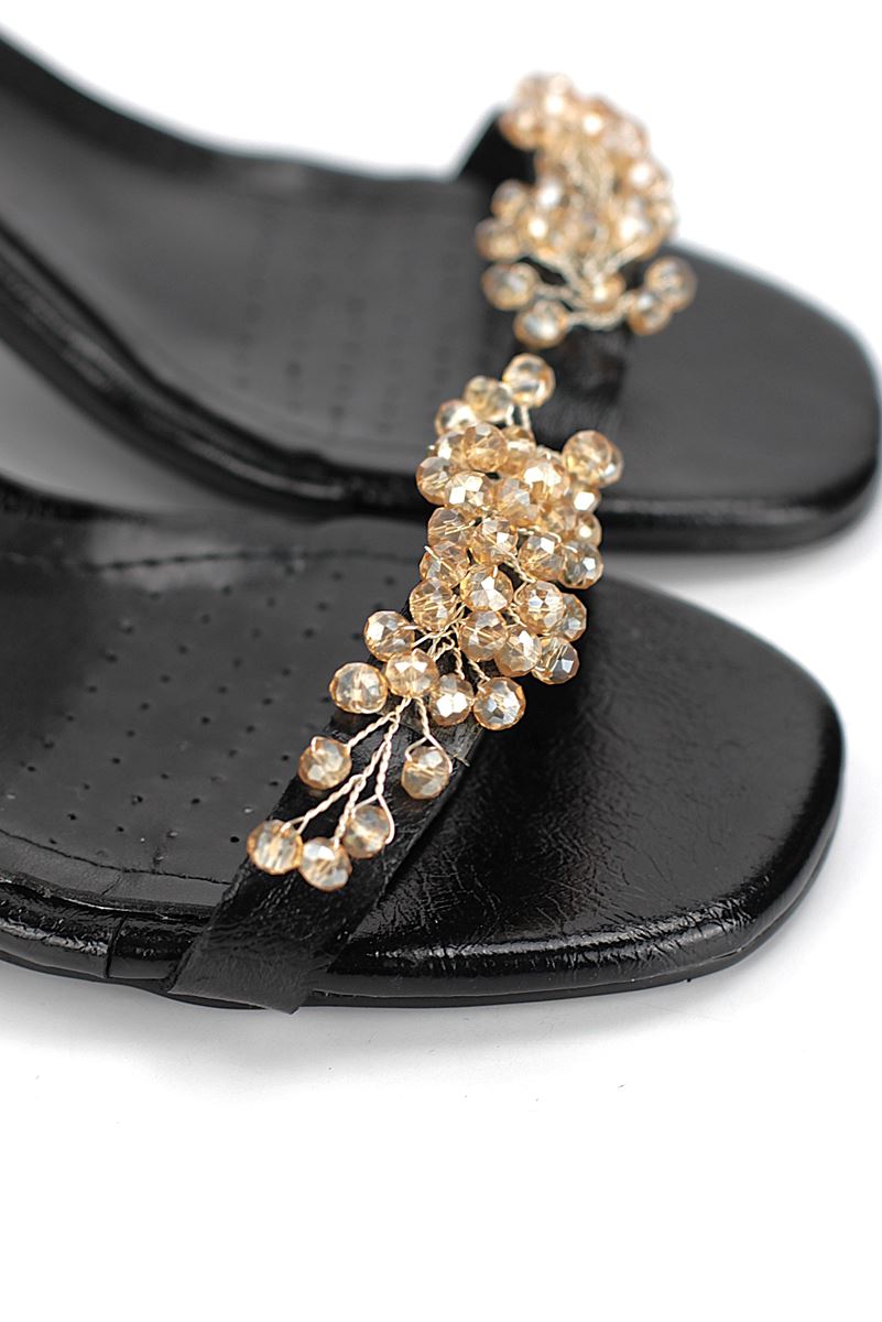 Pearl Esnek Yumuşak Kaymaz Taban (4 cm) Siyah Rugan El Yapımı Altın Boncuk Detaylı Kadın Topuklu Ayakkabı