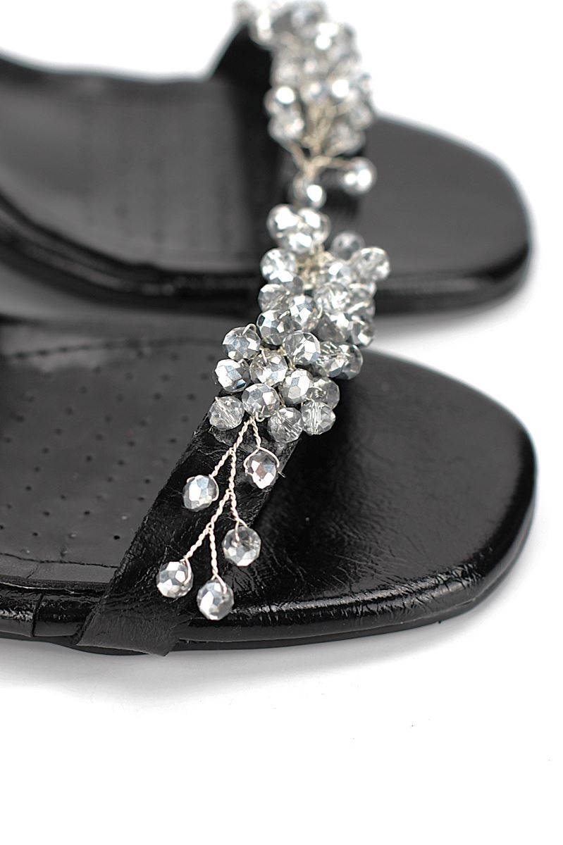 Pearl Esnek Yumuşak Kaymaz Taban (4 cm) Siyah Rugan El Yapımı Gümüş Boncuk Detaylı Kadın Topuklu Ayakkabı