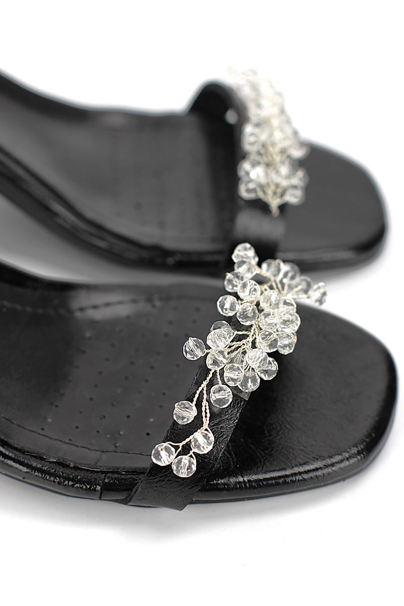 Pearl Esnek Yumuşak Kaymaz Taban (4 cm) Siyah Rugan El Yapımı Şeffaf Boncuk Detaylı Kadın Topuklu Ayakkabı