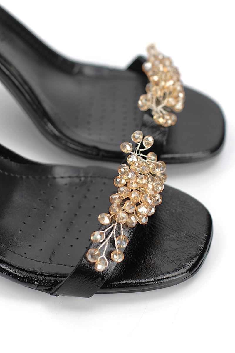 Zaya Esnek Yumuşak Kaymaz Taban (8 cm) Siyah Rugan El Yapımı Altın Boncuk Detaylı Kadın Topuklu Ayakkabı