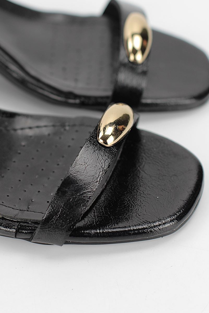 Ametra Esnek Yumuşak Kaymaz Taban (4 cm) Siyah Rugan  Tek Bantlı Tokalı Kadın Topuklu Ayakkabı