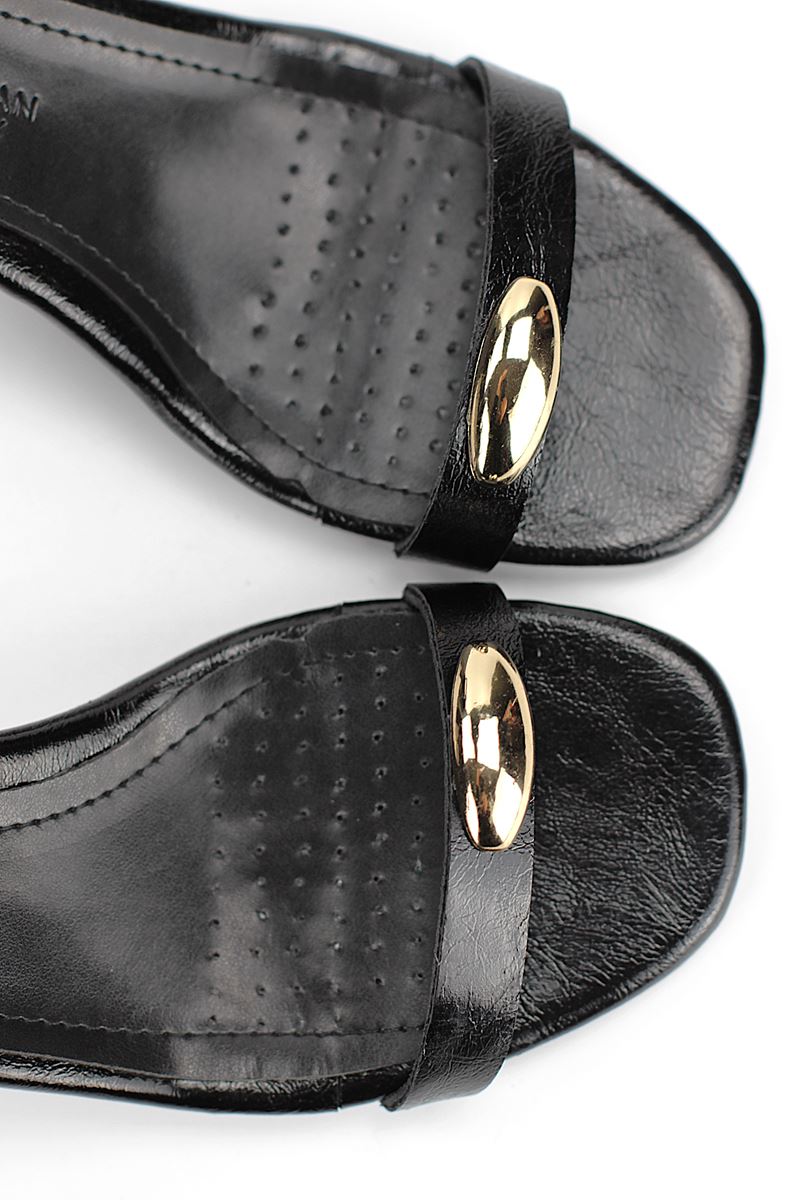 Ametra Esnek Yumuşak Kaymaz Taban (4 cm) Siyah Rugan  Tek Bantlı Tokalı Kadın Topuklu Ayakkabı