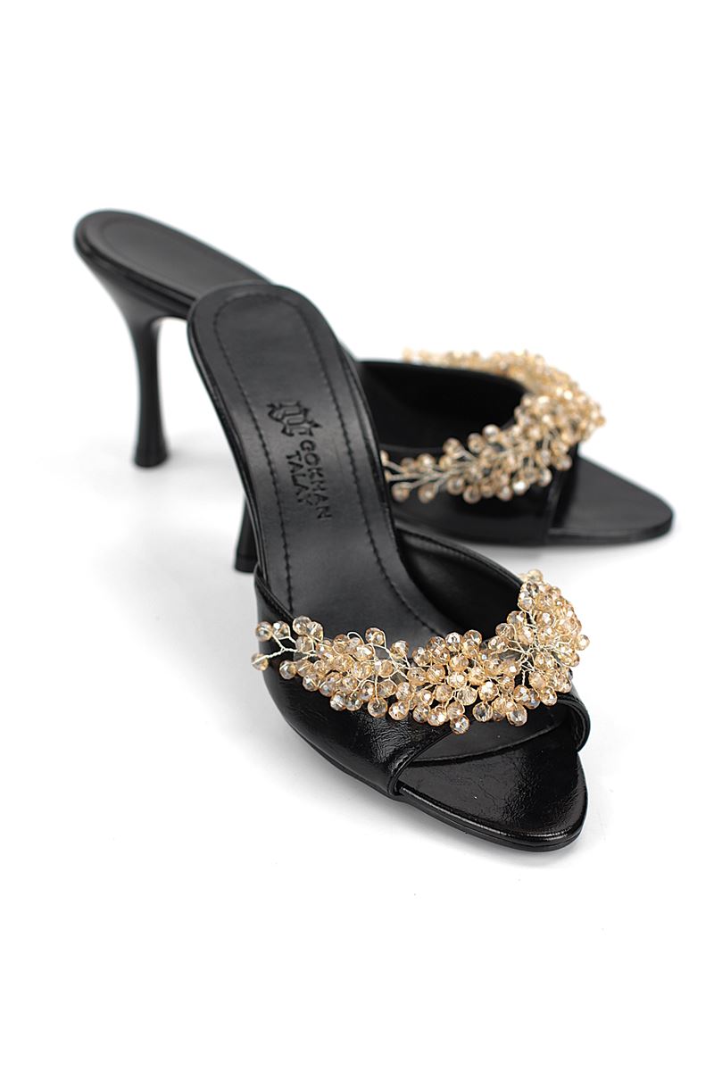 Lucine Esnek Yumuşak Kaymaz Taban (8 cm) Siyah Rugan El Yapımı Altın Boncuk Detaylı Kadın Topuklu Terlik 