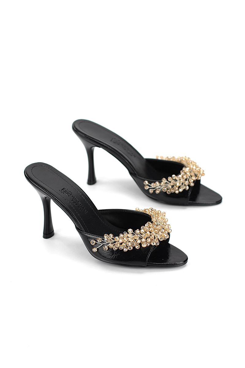 Lucine Esnek Yumuşak Kaymaz Taban (8 cm) Siyah Rugan El Yapımı Altın Boncuk Detaylı Kadın Topuklu Terlik 