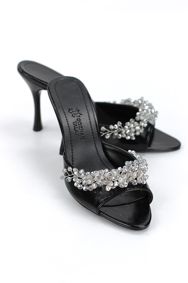 Lucine Esnek Yumuşak Kaymaz Taban (8 cm) Siyah Rugan El Yapımı Gümüş Boncuk Detaylı Kadın Topuklu Terlik 